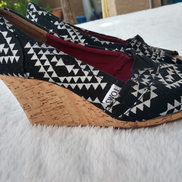 Tom's Black White Peep toe Corkscrew Wedges 7W - Picture 8 of 8